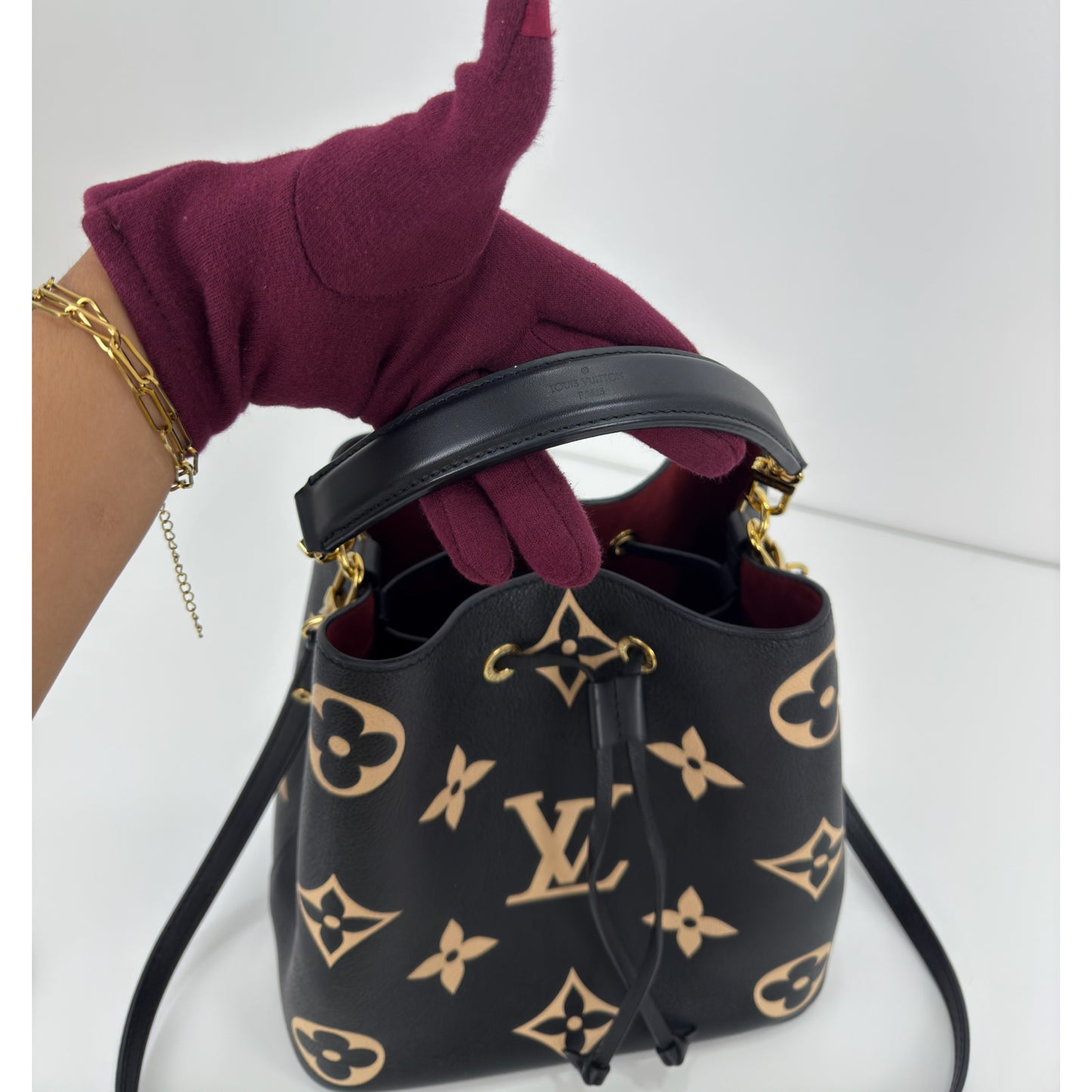 Louis Vuitton Neo Noe MM Bucket Bag Empreinte Leather