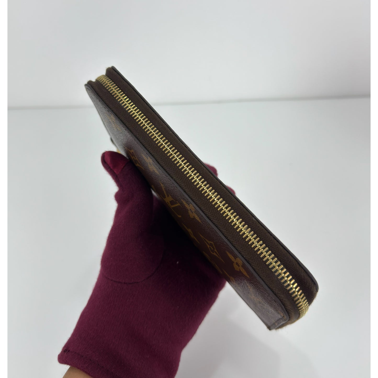 Louis Vuitton Zippy Wallet In Monogram