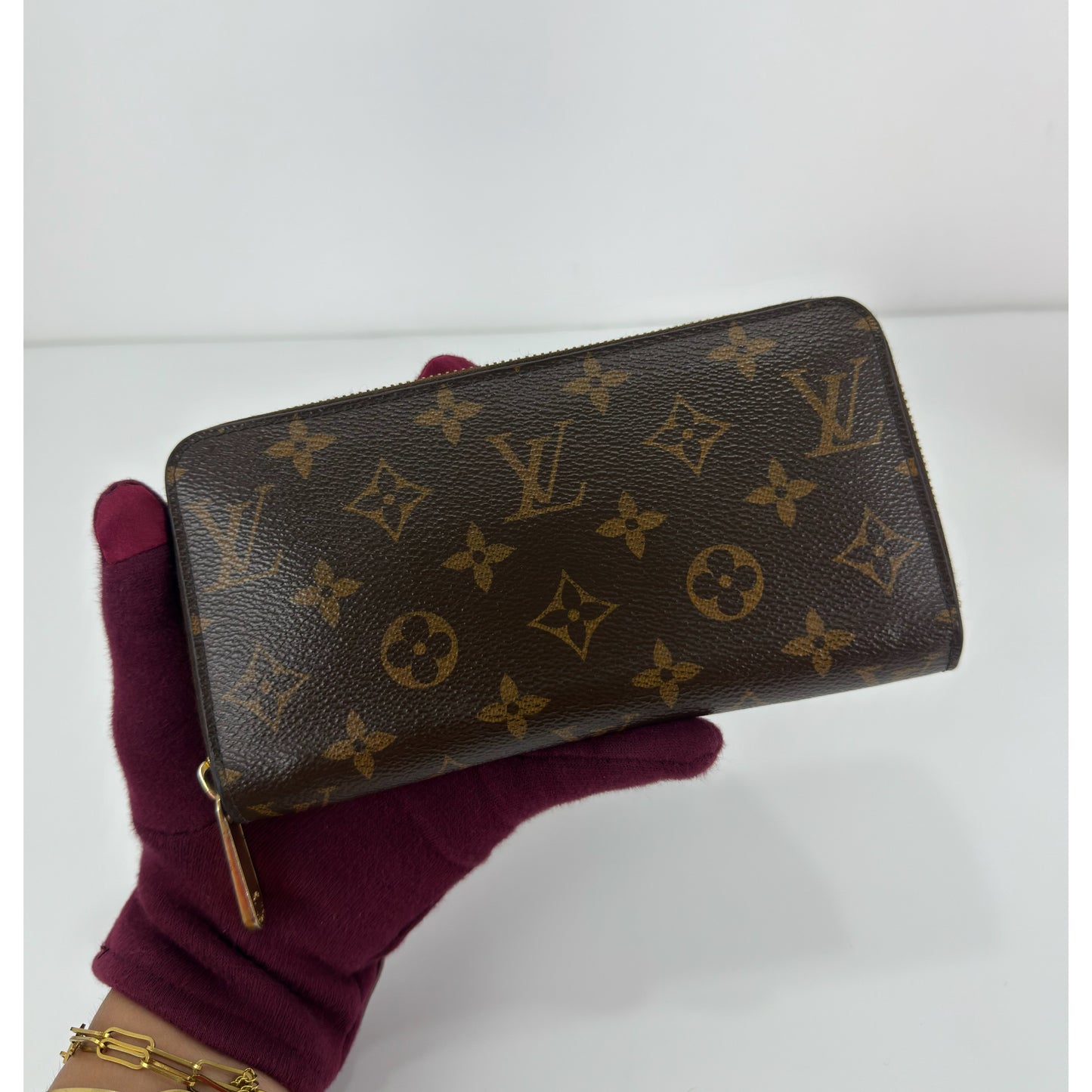 Louis Vuitton Zippy Wallet In Monogram