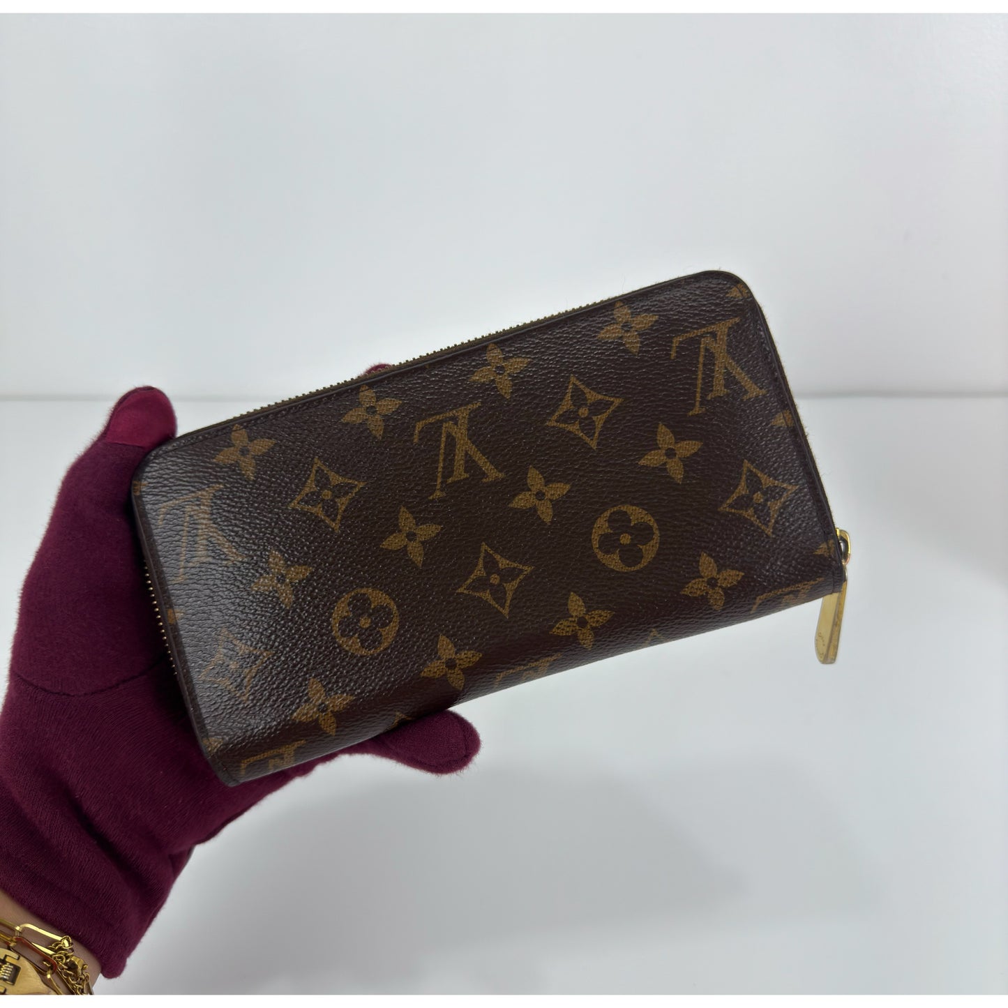 Louis Vuitton Zippy Wallet In Monogram