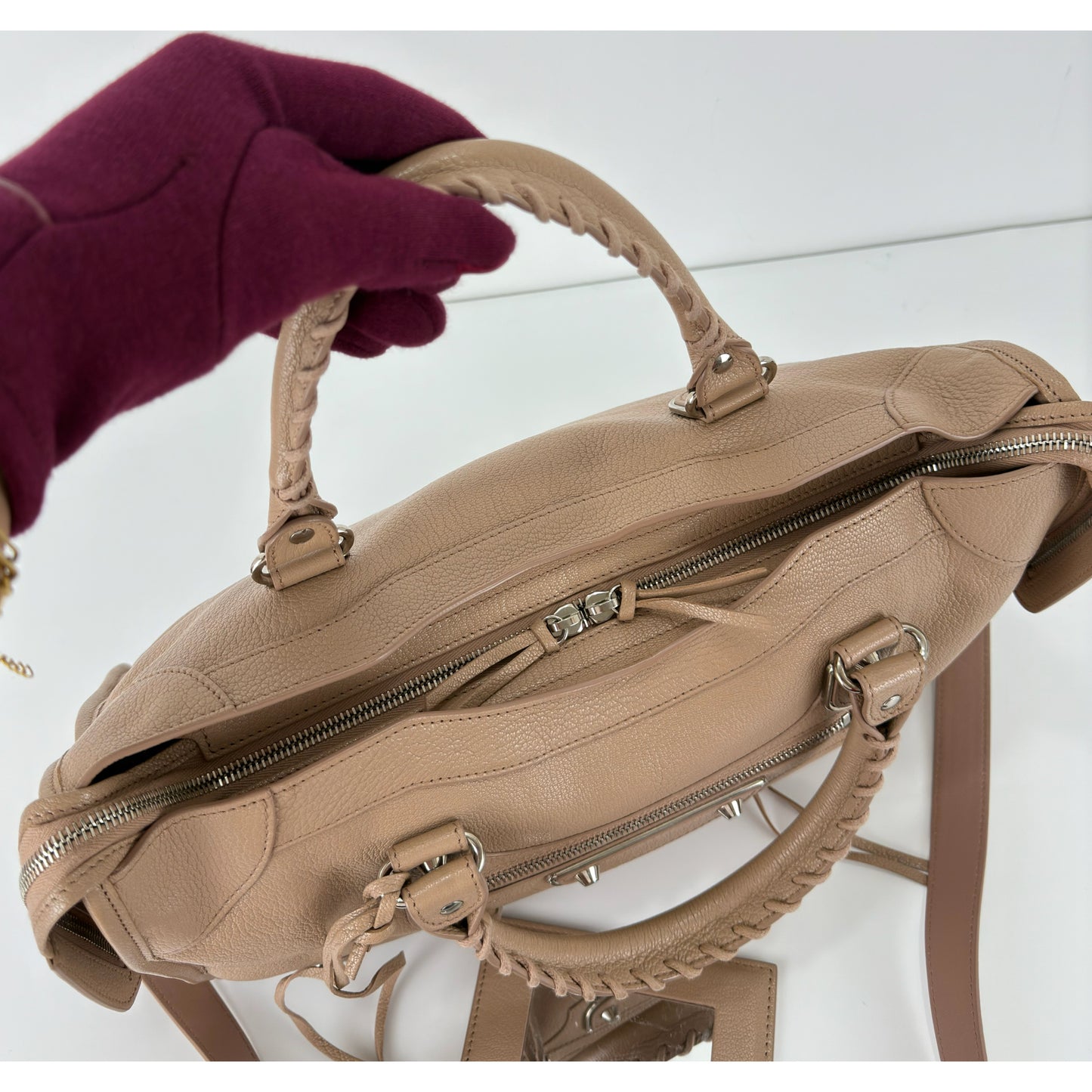 Balenciaga Rose De Sables Metallic
Edge Medium City Bag