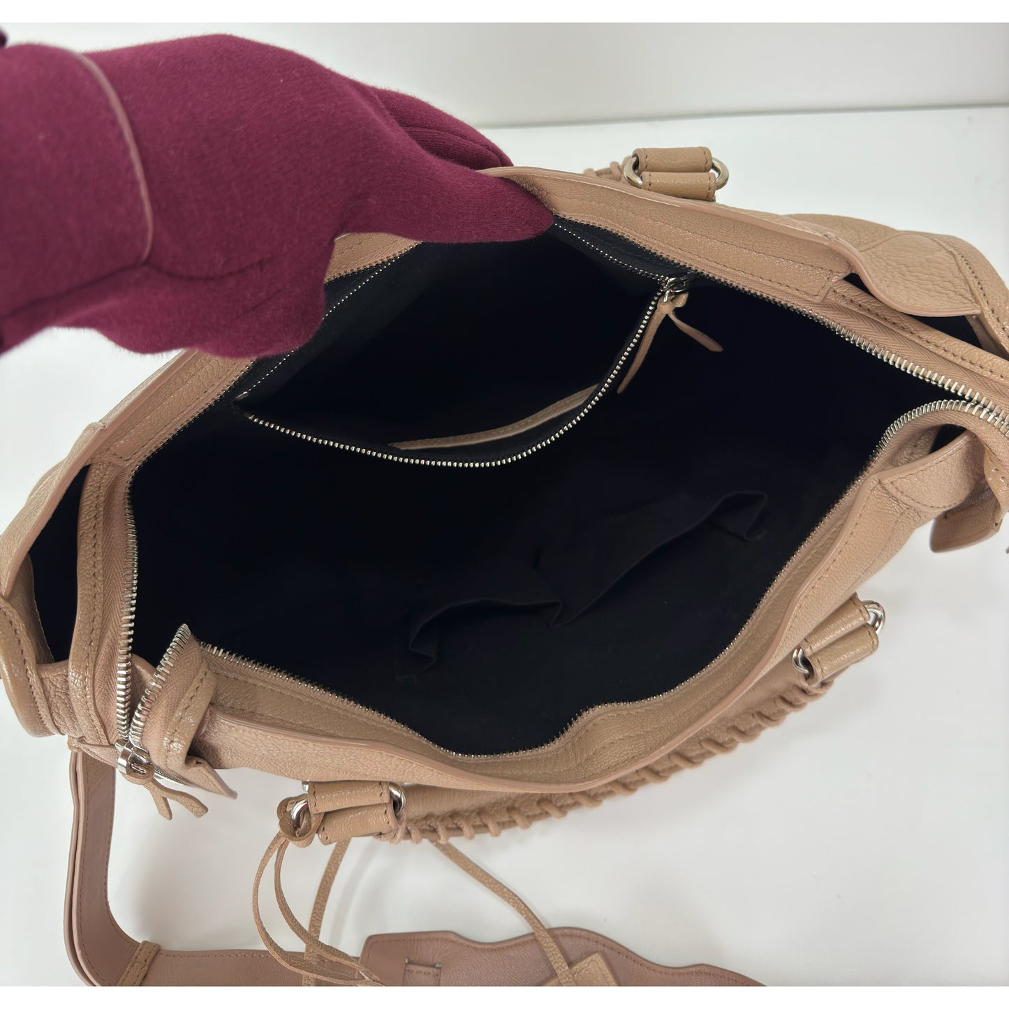 Balenciaga Rose De Sables Metallic
Edge Medium City Bag