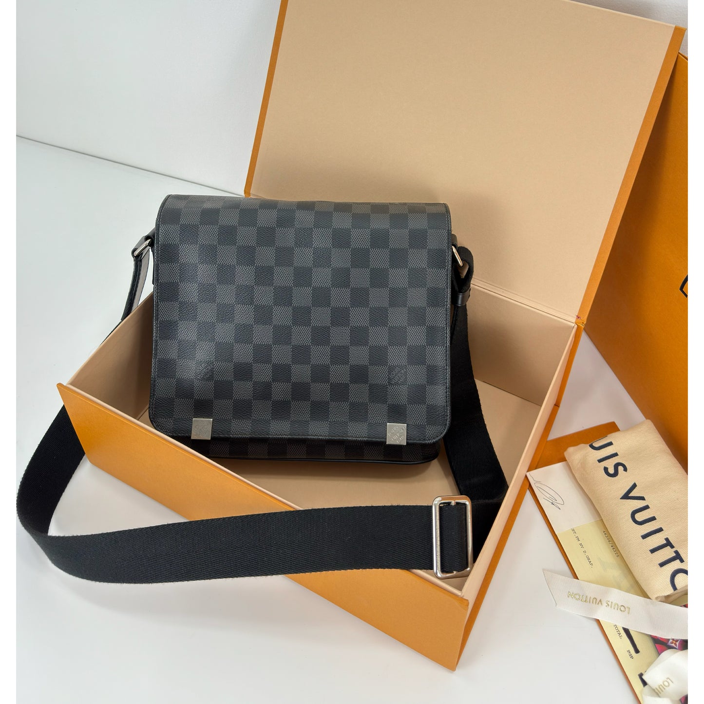 Louis Vuitton District PM Damier Graphite