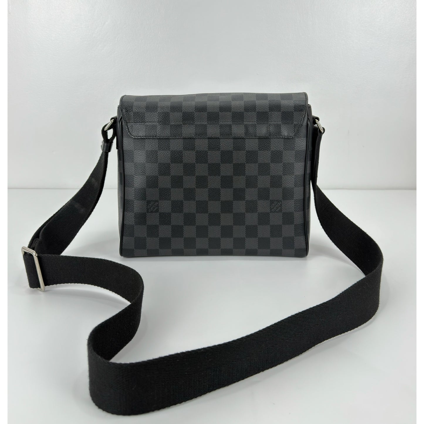 Louis Vuitton District PM Damier Graphite