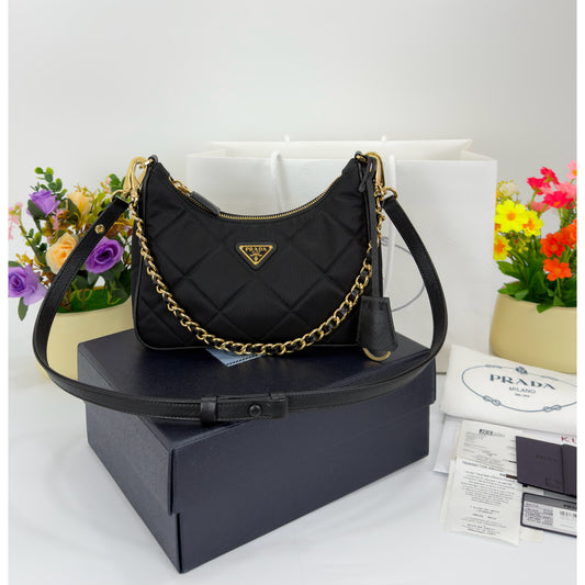 Prada Mini Re-Edition 1995 Chaîne Shoulder Bag