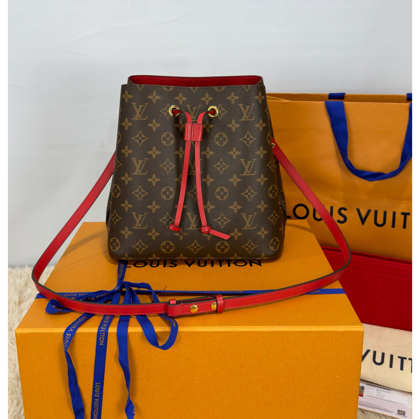 Louis Vuitton Neo Noe MM Monogram Canvas