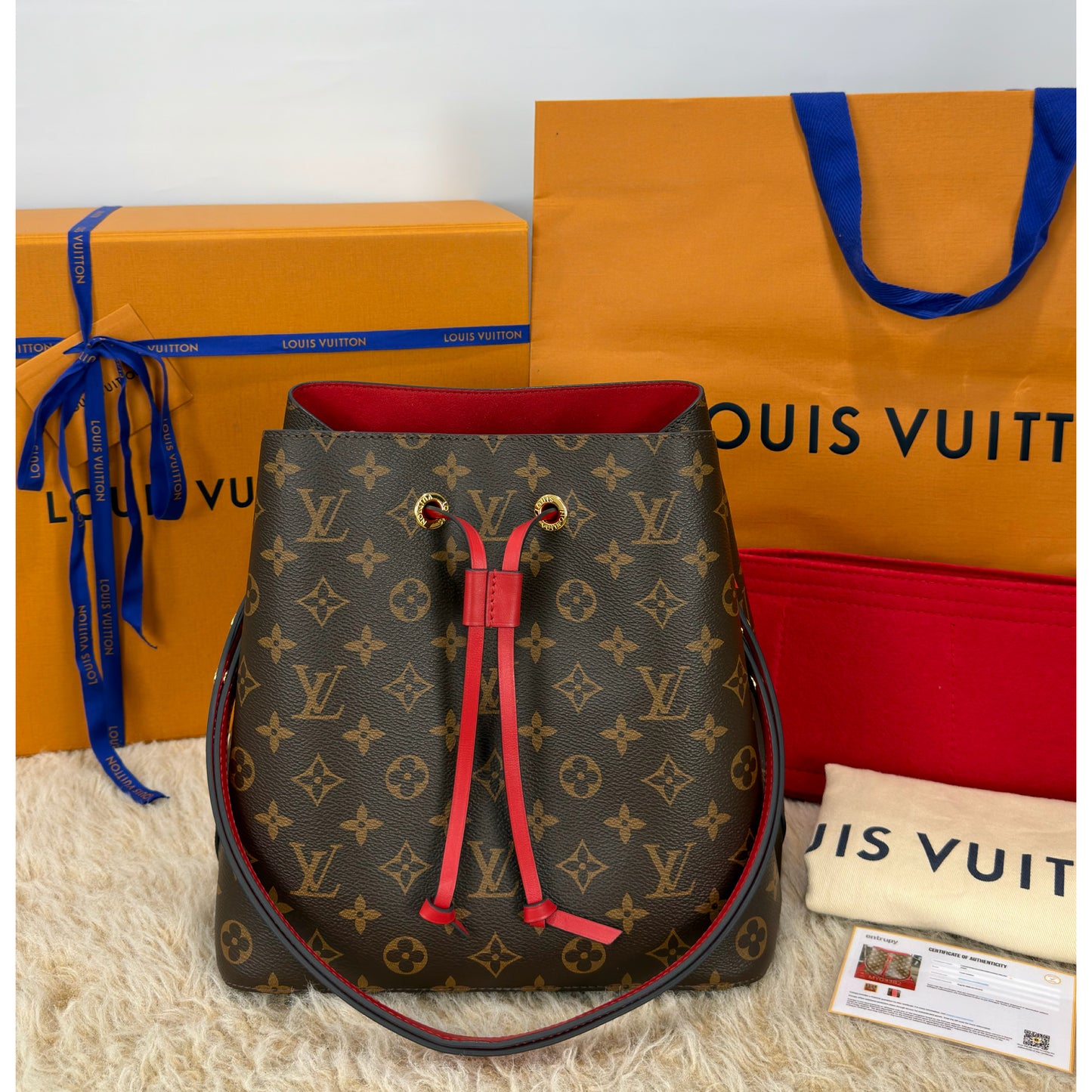 Louis Vuitton Neo Noe MM Monogram Canvas