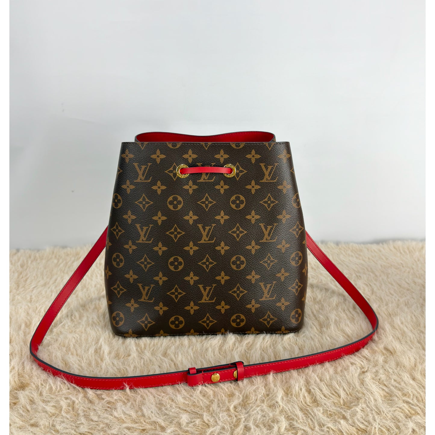 Louis Vuitton Neo Noe MM Monogram Canvas