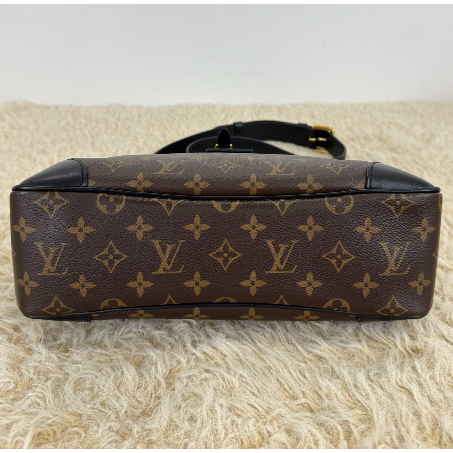 Louis Vuitton Monogram Canvas Odeon MM Noir