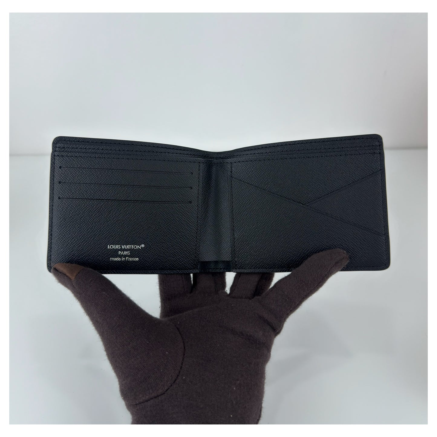 Louis Vuitton Multiple Wallet In Black Taiga Leather ( 1 )