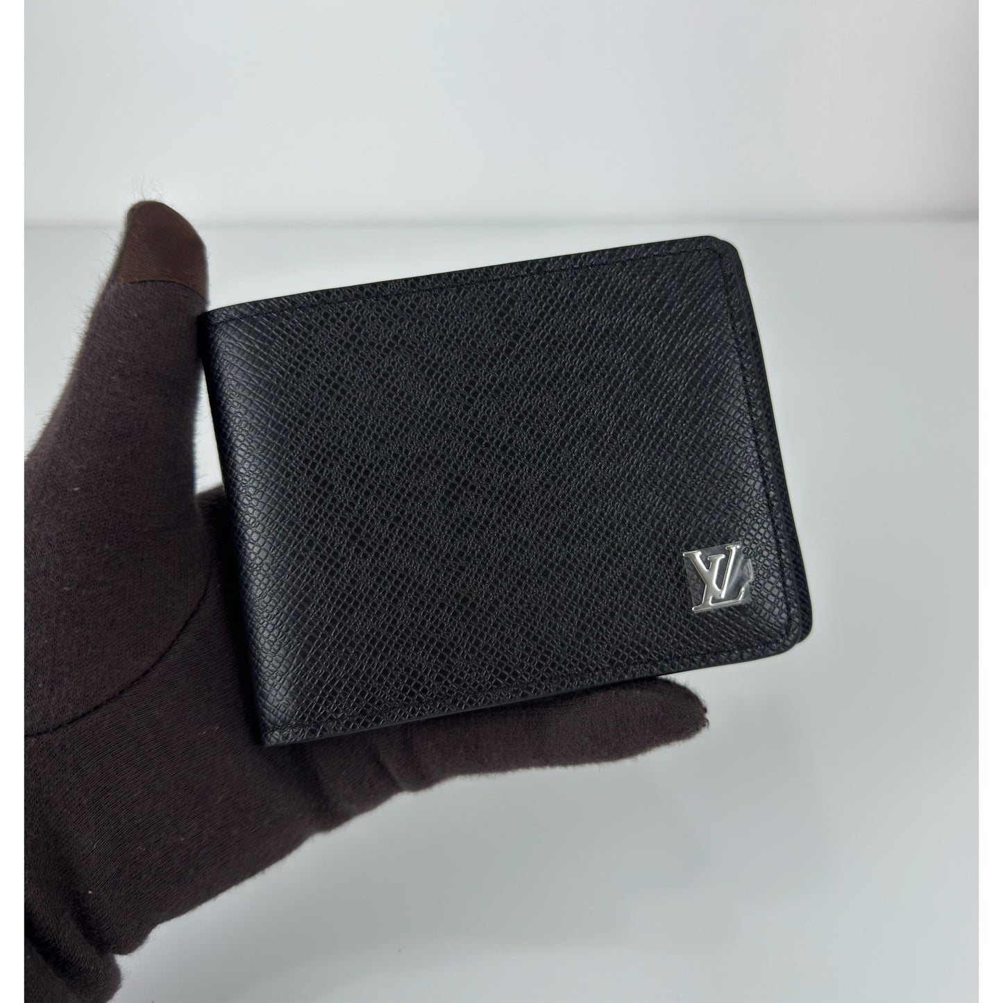 Louis Vuitton Multiple Wallet In Black Taiga Leather (2)