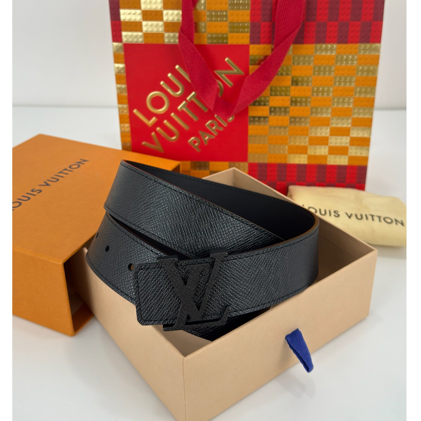Louis Vuitton Initiales Belt In Black Taiga Leather 90/36