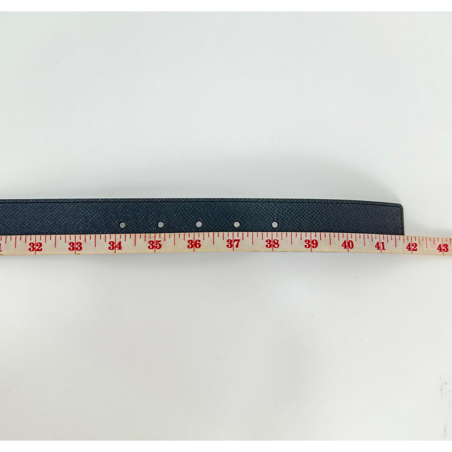 Louis Vuitton Initiales Belt In Black Taiga Leather 90/36