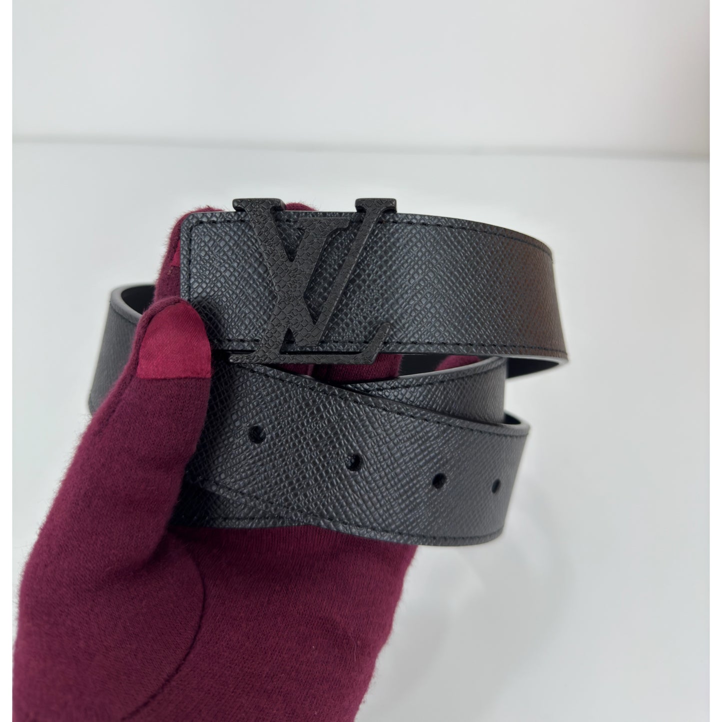 Louis Vuitton Initiales Belt In Black Taiga Leather 90/36