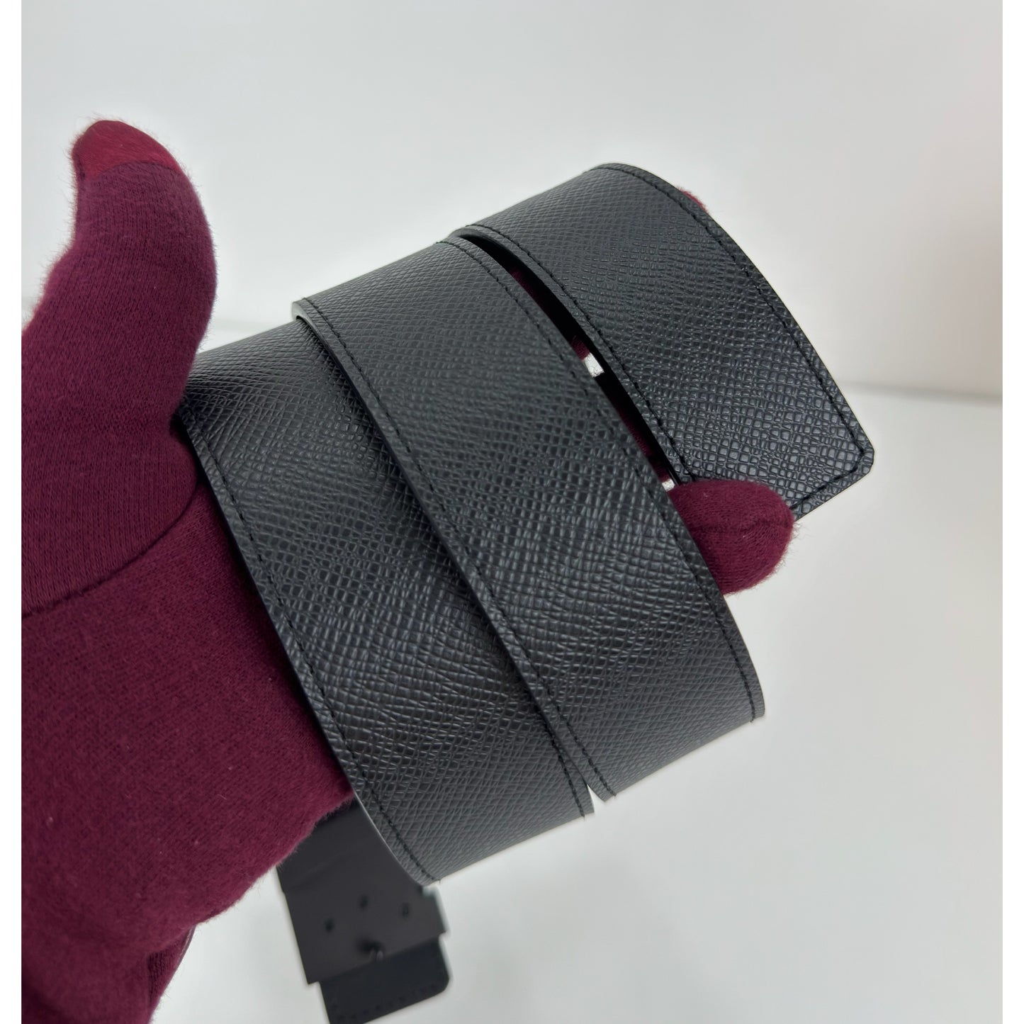 Louis Vuitton Initiales Belt In Black Taiga Leather 90/36
