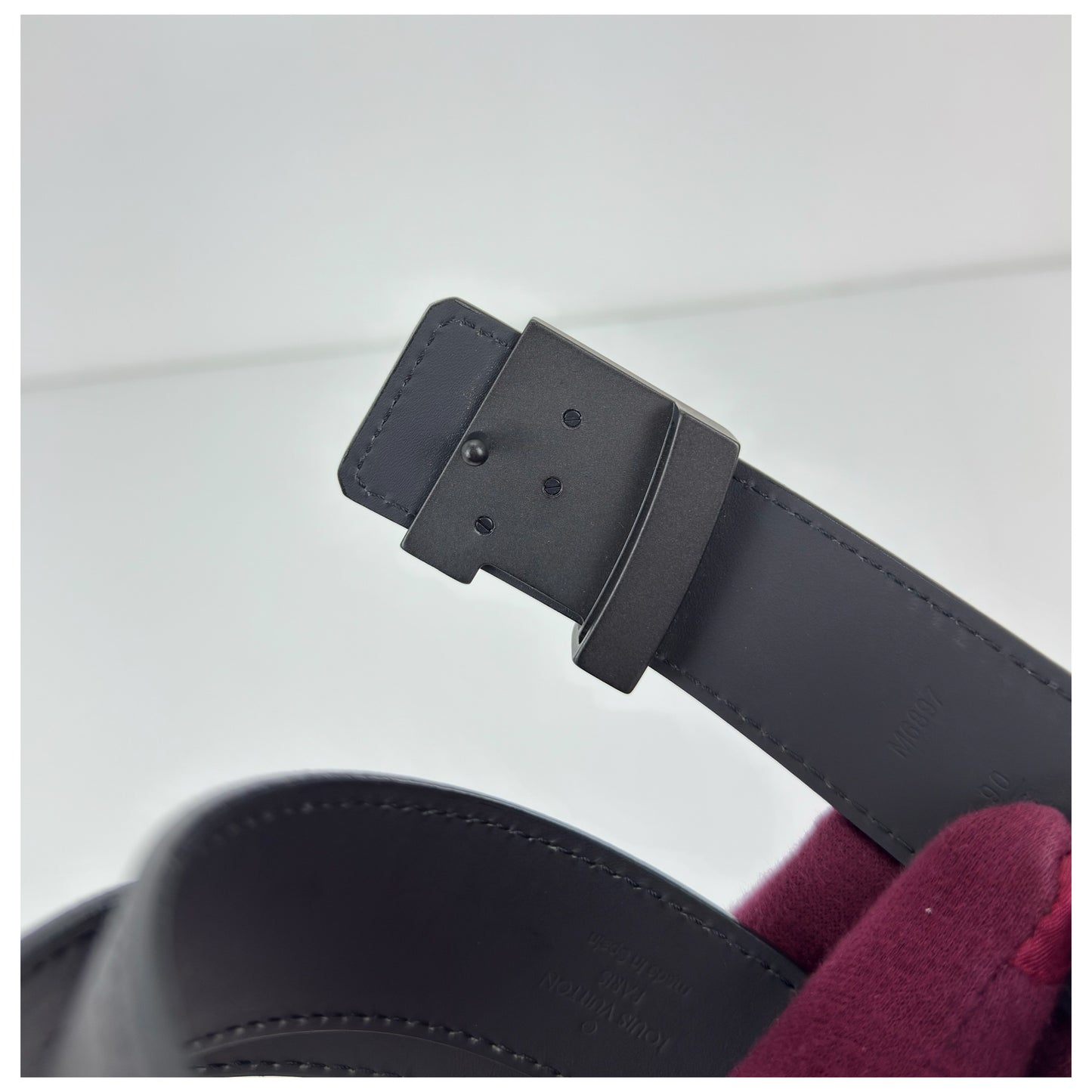 Louis Vuitton Initiales Belt In Black Taiga Leather 90/36