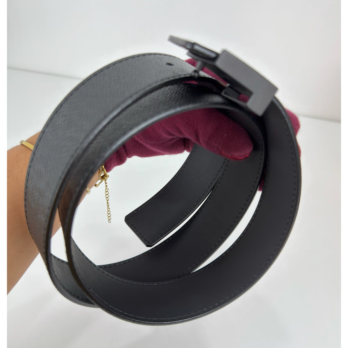 Louis Vuitton Initiales Belt In Black Taiga Leather 90/36
