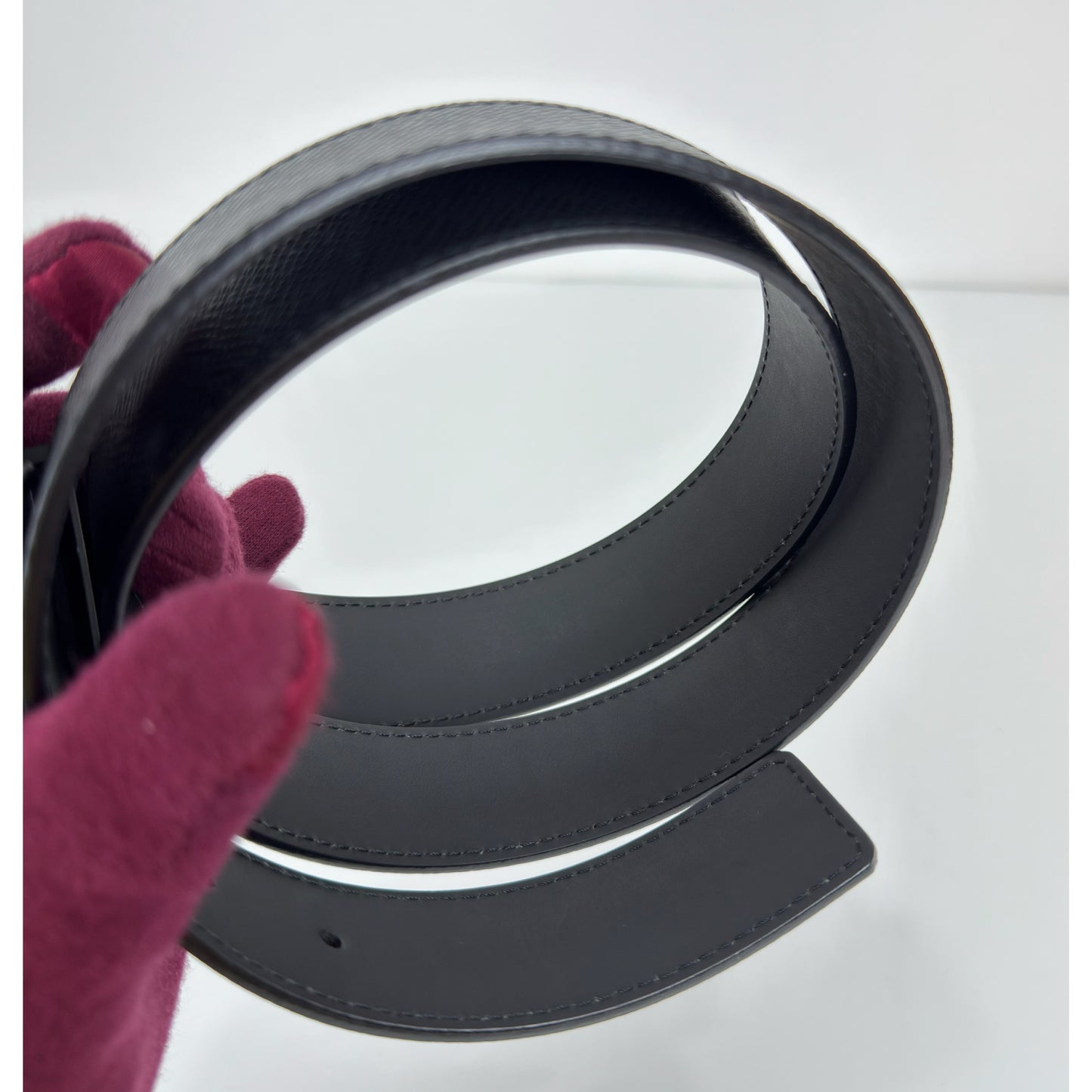 Louis Vuitton Initiales Belt In Black Taiga Leather 90/36